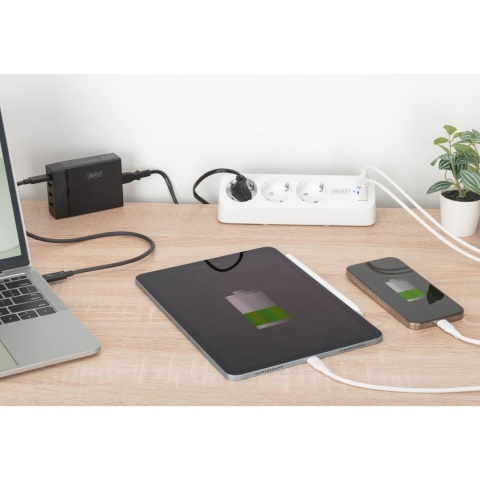Listwa zasilająca biurkowa DIGITUS 3 gniazda Schuko, 2x USB-A (2x 12W), 1x USB-C (30W) z zaciskiem na blat, kabel 1,5m, biała